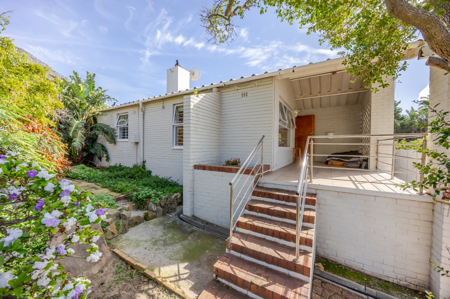 3 Bedroom Property for Sale in Lakeside Western Cape